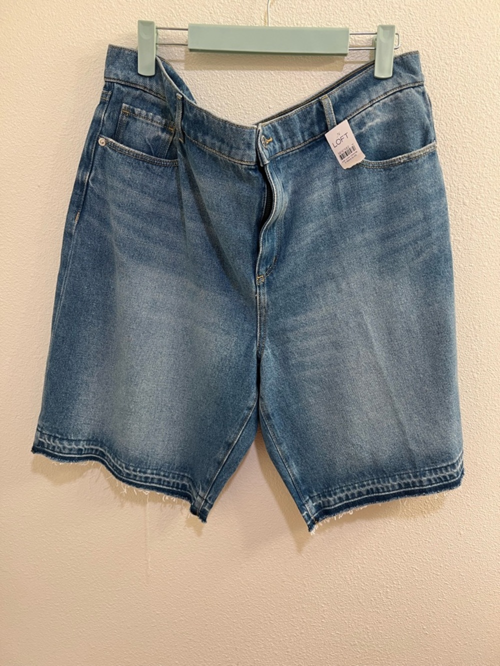 NWT LOFT Denim Shorts Size 32